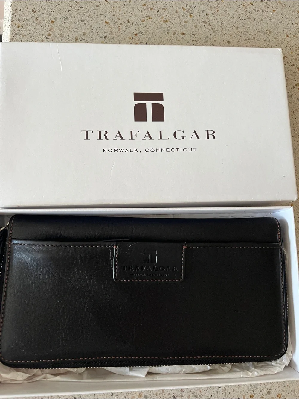 Trafalgar Black Leather Folded Travel Wallet with Contrast Stitching. NWT